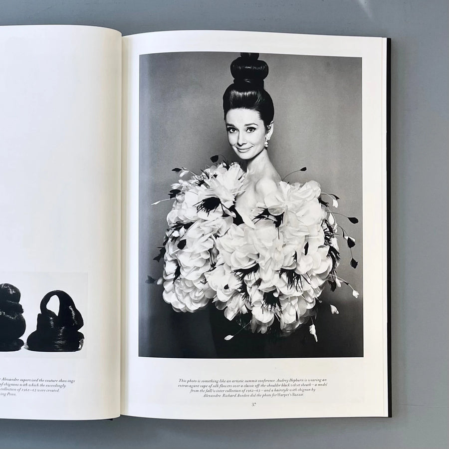YVES SAINT LAURENT IMAGES OF DESIGN 1洋書 Yves Saint Laurent - Images of Design - Knopf 1988 - Saint-Martin