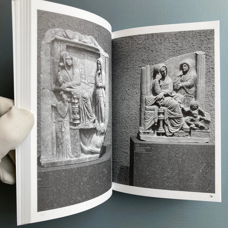 Aglaia Konrad - SCHAUBUCH: Skulptur (Looking at sculpture) - ROMA 2017 Saint-Martin Bookshop