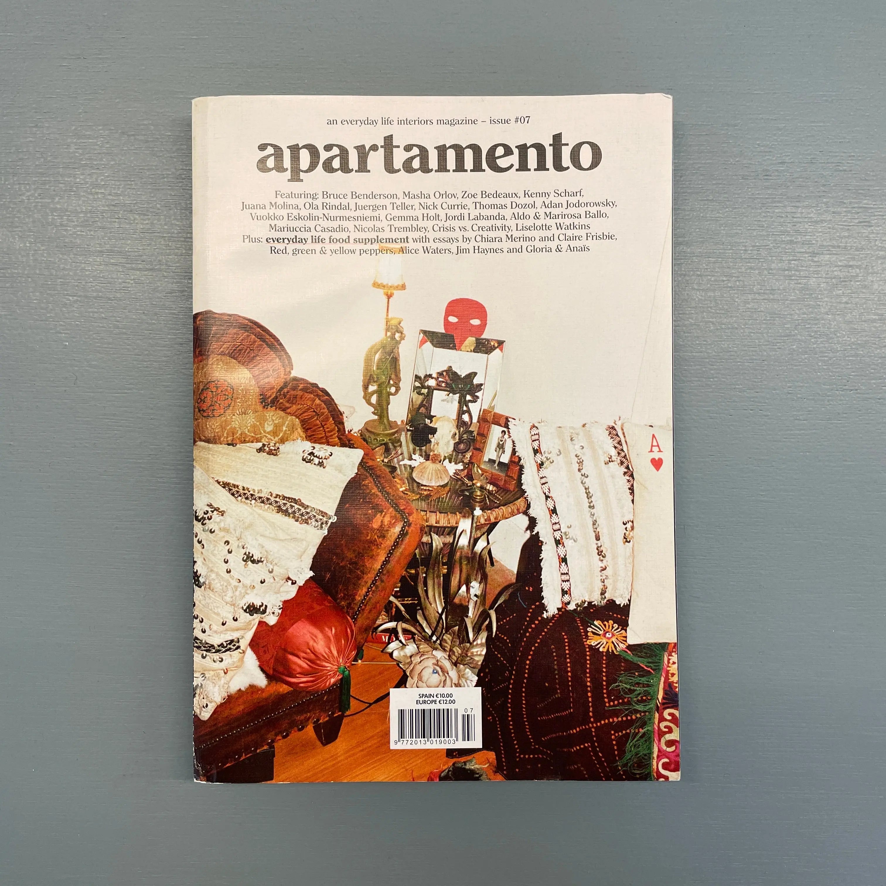 apartamento magazine - issue #07 - S/S 2011 - Saint-Martin Bookshop